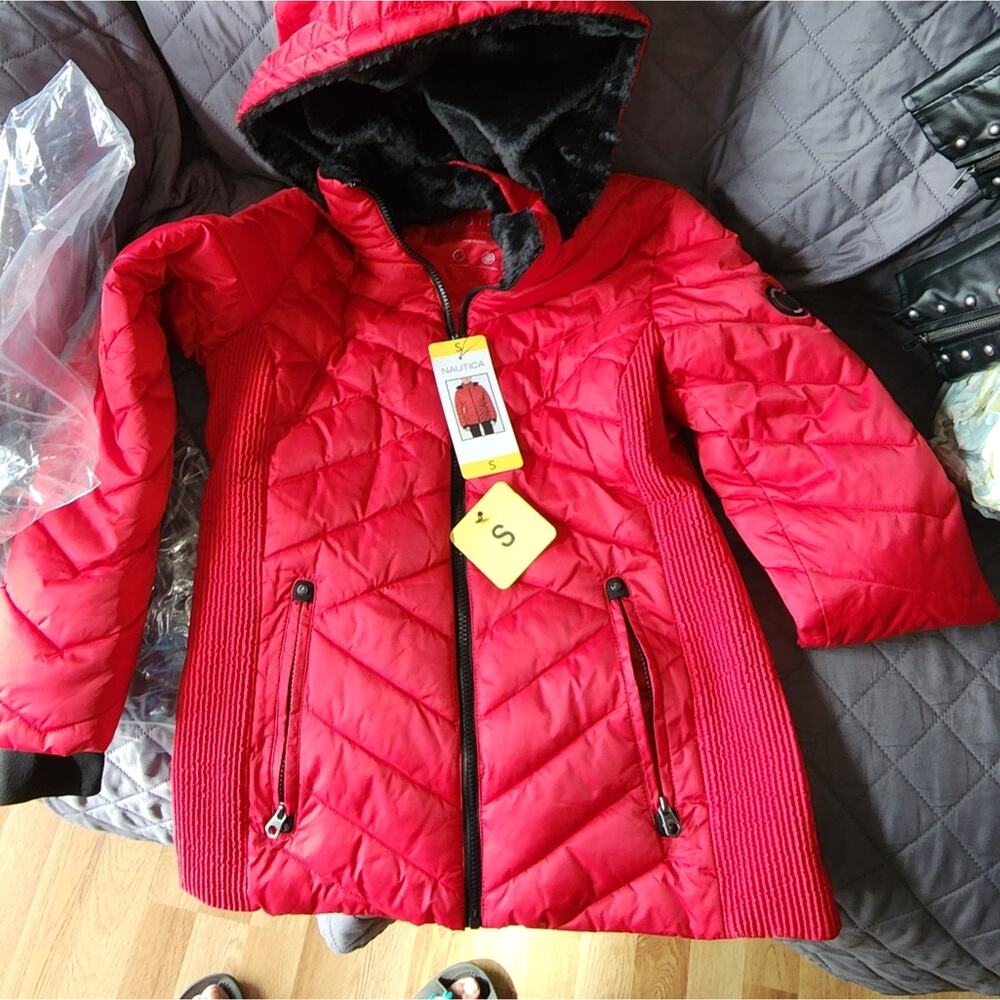 NAUTICA NWT WOMENS PUFFER JACKET. Size SMALL.